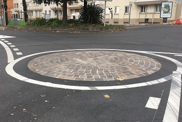 Pose d'un rond-point préfabriqué CUBstone à St Maurice (94)